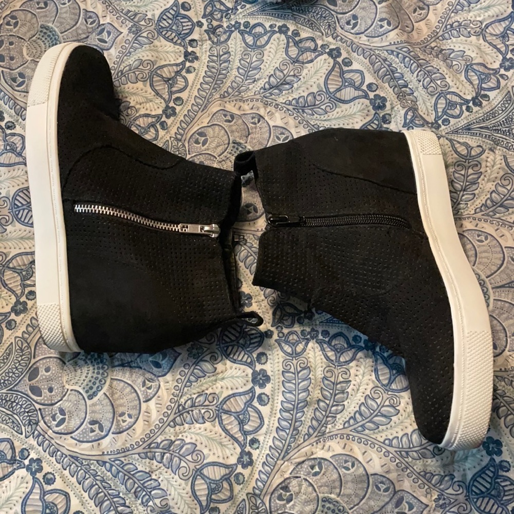 Wedge sneakers